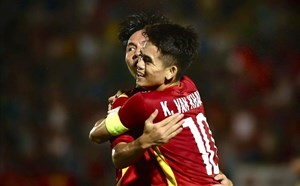 christmas slot dan Jo Dong-gun mencetak gol beruntun di menit ke-39 babak pertama dan menit ke-23 babak kedua